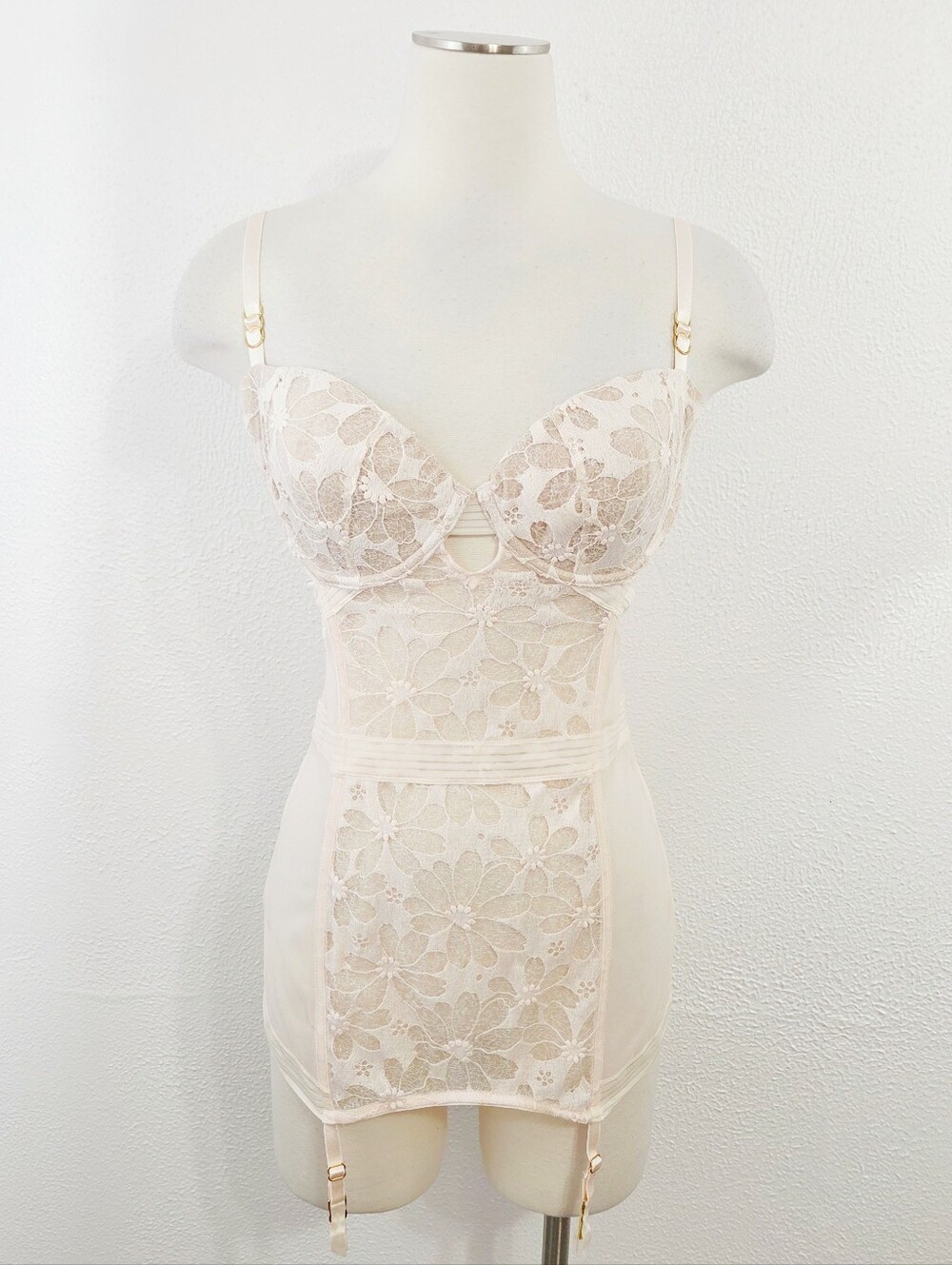 Victoria's Secret blush pink lace merry widow floral lace lingerie women's 36D